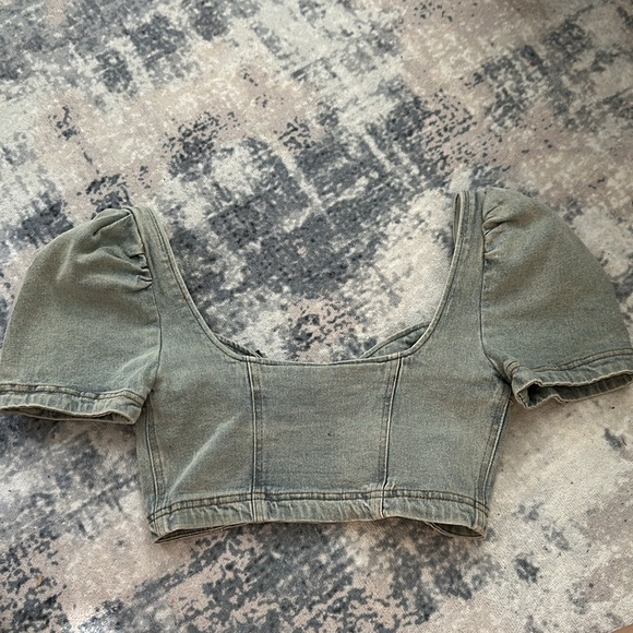 Jean crop top size medium. New with tags - Picture 4 of 5